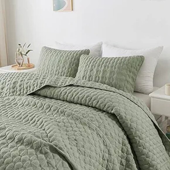 Sage Green Quilt Queen Size Bedding Sets with Pillow Shams, Lightweight - Picture 8 of 8